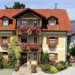 Gaeste-haus Roesch *** Wiesent